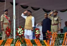 परेड ग्राउंड में तिरंगा फहराने के बाद मुख्यमंत्री ने कई घोषणायें cm-trivendra-flag-hoisting