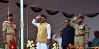 परेड ग्राउंड में तिरंगा फहराने के बाद मुख्यमंत्री ने कई घोषणायें cm-trivendra-flag-hoisting