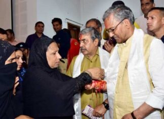 उतराखंड: प्रदेश की महिलाओं ने मुख्यमंत्री की कलाई में बांधी राखी cm-trivendra-rakshabandhan
