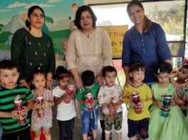 ग्रैंड माँ प्री स्कूल एंड डे केयर में नन्हे-मुन्ने बच्चों द्वारा पौधे प्रतियोगिता grand-ma-play-school