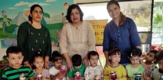 ग्रैंड माँ प्री स्कूल एंड डे केयर में नन्हे-मुन्ने बच्चों द्वारा पौधे प्रतियोगिता grand-ma-play-school