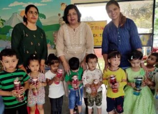 ग्रैंड माँ प्री स्कूल एंड डे केयर में नन्हे-मुन्ने बच्चों द्वारा पौधे प्रतियोगिता grand-ma-play-school