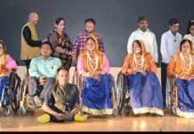 जीना इसी का नाम है….उत्तराखंड के दिव्यांग कलाकारों के संघर्ष, जुनून और लगन को देखकर दर्शक बोले