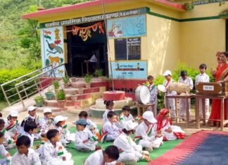 कल्जीखाल ब्लॉक के विद्यालयों में धूमधाम से मनाया गया स्वतंत्रता दिवस daangi'