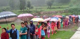 थानेश्वर एवं आदेश्वर महादेव मंदिरों में बारिश के बावजूद उमड़ी भक्तो की भारी भीड़ rain-fall