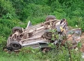 उत्तराखंड: गहरी खाई में गिरा वाहन, 10 लोगों की मौत, 5 घायल accident