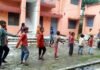 अनोखी पहल: इस बार स्वतंत्रता दिवस की परेड में खानाबदोश बच्चे भी नजर आयेंगे तिरंगे के साथ slum-children-prade-in-srinagar