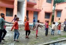 अनोखी पहल: इस बार स्वतंत्रता दिवस की परेड में खानाबदोश बच्चे भी नजर आयेंगे तिरंगे के साथ slum-children-prade-in-srinagar