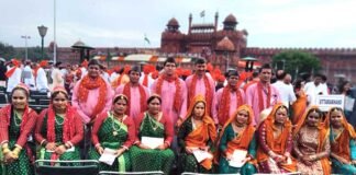 स्वतंत्रता दिवस पर लाल किला में उत्तराखण्ड प्रवासियों के दल ने पारम्परिक वेशभूषा में किया प्रतिभाग uttarakhand-program-on-independence day