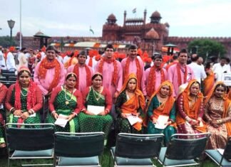 स्वतंत्रता दिवस पर लाल किला में उत्तराखण्ड प्रवासियों के दल ने पारम्परिक वेशभूषा में किया प्रतिभाग uttarakhand-program-on-independence day