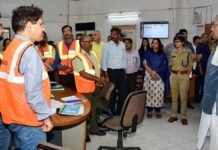 आपदा ग्रस्त क्षेत्रों का जायजा लेने के बाद मुख्यमंत्री ने किया आपदा प्रबन्धन केन्द्र का निरीक्षण, सतर्कता बरतने के दिए निर्देश uttarkashi-disaster