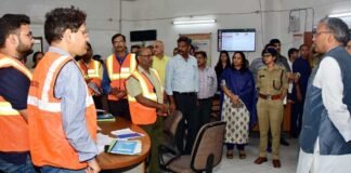 आपदा ग्रस्त क्षेत्रों का जायजा लेने के बाद मुख्यमंत्री ने किया आपदा प्रबन्धन केन्द्र का निरीक्षण, सतर्कता बरतने के दिए निर्देश uttarkashi-disaster