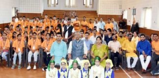 उत्तराखंड : “भारत दर्शन शैक्षिक भ्रमण” पर निकले 55 मेधावी छात्र-छात्राएं Bharat-Darshan-educational-