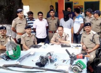 कोटद्वार: हॉलीवुड मूवी देखकर सीखा चोरी का तरीका, बैंक का लोन चुकाने के लिए बैंक में ही चोरी करने चला Bank robber caught