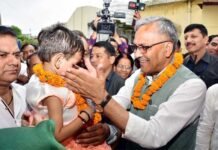 उत्तराखंड में “कुपोषण मुक्ति हेतु गोद अभियान”: गोद ली गई बच्ची योगिता के घर पहुंचे सीएम त्रिवेन्द्र कुपोषण मुक्ति हेतु गोद अभियान