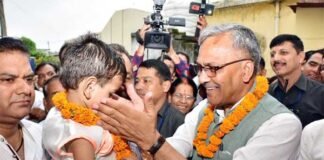 उत्तराखंड में “कुपोषण मुक्ति हेतु गोद अभियान”: गोद ली गई बच्ची योगिता के घर पहुंचे सीएम त्रिवेन्द्र कुपोषण मुक्ति हेतु गोद अभियान