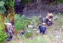 चमोली में मैक्स वाहन खाई में गिरा, चार शव बरामद Max vehicle falls into a ditch