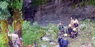 चमोली में मैक्स वाहन खाई में गिरा, चार शव बरामद Max vehicle falls into a ditch