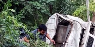 ऋषिकेश-श्रीनगर राजमार्ग पर खाई में गिरा वाहन, 2 की मौत, 8 घायल Vehicle-fell-into-ditch