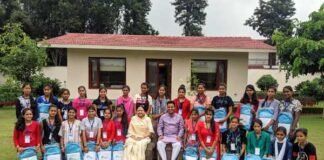 देवप्रायग विधानसभा के 55 मेधावी बच्चों को माता मंगला जी एवं भोले जी महाराज ने दिया आशीर्वाद bhole-ji-maharaj