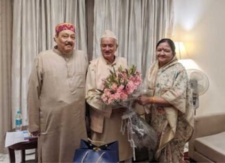 महाराष्ट्र के राज्यपाल भगत सिंह कोश्यारी से माता मंगला जी एवं श्री भोले जी महाराज ने की शिष्टाचार भेंट bhole-ji-maharaj-mata-mangla