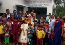 प्राथमिक विद्यालय की शिक्षिका को ग्रामीणों ने दी भावभीनी विदाई emotional farewell