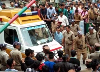 उत्तराखंड: 9वीं कक्षा के 2 छात्रों के बीच हाथापाई में एक की मौत, क्षेत्र में तनाव, सड़क पर उतरे लोग fight-between-two-students- in-uttarkashi-one-died