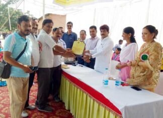 ब्लॉक स्तरीय खेलकूद प्रतियोगिता का जीएनटीआई मैदान में शुभारंभ gnti-srinagar-garhwal