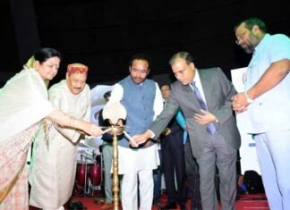 दिल्ली पुलिसकर्मियों को सराहनीय कार्यों के लिए इंडियन मीडिया वेलफेयर एसोसिएशन एवं द हंस फाउंडेशन ने दिया रक्षक सम्मान 2019 hans-foundation