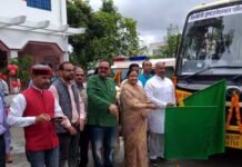 शिक्षा के क्षेत्र में अलख जग रहा है राजहंस पब्लिक स्कूल: अरविंद पाण्डेय mata-mangla-bhole-ji-maharaj