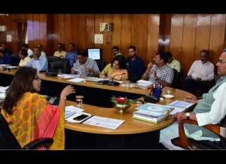 चैक पोस्ट और बॉर्डर क्षेत्रों में अवैध शराब की बिक्री को रोकने के लिए सघन चैकिंग की जाए: सीएम त्रिवेन्द्र sale of illegal liquor