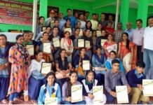 शिक्षिका संगीता फारसी सहित 9 शिक्षकों व 12 विद्यार्थियों को किया सम्मानित शिक्षिका संगीता फारसी सहित 9 शिक्षकों व 12 विद्यार्थियों को किया सम्मानित