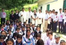 अनूठी पहल: शिक्षक दिवस पर कनिष्ठ शिक्षकों द्वारा वरिष्ठ शिक्षकों को किया गया सम्मानित Senior teachers honored by junior teachers on Teachers' Day