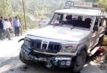 उत्तराखंड : मैक्स वाहन दुर्घटनाग्रस्त, एक की मौत, 4 महिलाएं गंभीर car-accident-in-chamba-tehri