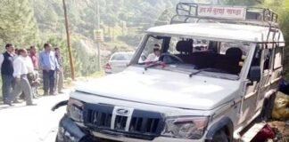 उत्तराखंड : मैक्स वाहन दुर्घटनाग्रस्त, एक की मौत, 4 महिलाएं गंभीर car-accident-in-chamba-tehri