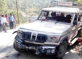 उत्तराखंड : मैक्स वाहन दुर्घटनाग्रस्त, एक की मौत, 4 महिलाएं गंभीर car-accident-in-chamba-tehri