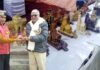 प्रेम सती की हस्तकला में अनूठी जादूगरी, चीड़ की छाल, किल्मोड़ा की जड़ से बनाए देश के विभिन्न मंदिरों के मॉडल prem sati handicraft man