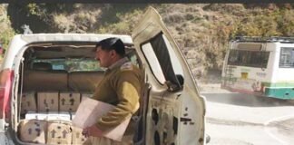 पंचायत चुनाव ड्यूटी में लगी निर्वाचन विभाग की गाड़ी में 3 पेटी शराब पकड़ी liquor-caught-in-Election-Duty