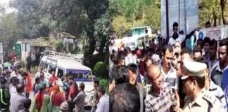 पाबौ: तेंदुए द्वारा बच्ची को निवाला बनाये जाने से गुस्साए ग्रामीणों ने हाइवे पर लगाया जाम protest-to-kill-Leopard