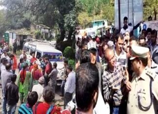 पाबौ: तेंदुए द्वारा बच्ची को निवाला बनाये जाने से गुस्साए ग्रामीणों ने हाइवे पर लगाया जाम protest-to-kill-Leopard