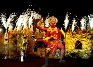 CBD ग्राउंड में चल रही श्री बालाजी रामलीला में लंका दहन का शानदार मंचन delhi cbd ground ramleela