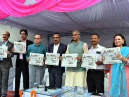 राष्ट्रीय सहारा देहरादून के 12वें स्थापना दिवस समारोह में पहुंचे सीएम त्रिवेंद्र ने अतिथि सम्पादक के रूप में प्रमुख समाचारों का अवलोकन किया rashtriya-sahara-foundation
