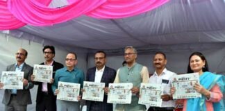 राष्ट्रीय सहारा देहरादून के 12वें स्थापना दिवस समारोह में पहुंचे सीएम त्रिवेंद्र ने अतिथि सम्पादक के रूप में प्रमुख समाचारों का अवलोकन किया rashtriya-sahara-foundation