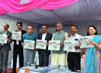 राष्ट्रीय सहारा देहरादून के 12वें स्थापना दिवस समारोह में पहुंचे सीएम त्रिवेंद्र ने अतिथि सम्पादक के रूप में प्रमुख समाचारों का अवलोकन किया rashtriya-sahara-foundation
