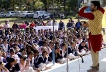 बैकुण्ठ चतुर्दशी मेले के अंतर्गत स्पीक मैके के तहत नगर भर में बच्चों को दी गयी कथक नृत्य की जानकारी Kathak-dance-speak-mckay