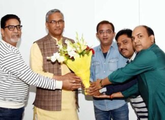 उत्तराखंड में जल्द शुरू होगी भोजपुरी फिल्मों की शूटिंग, मुख्यमंत्री त्रिवेन्द्र से फिल्म निर्माताओं ने की मुलाकात