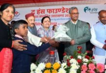 हंस फाउण्डेशन के सहयोग से प्रदेश के 2197 विद्यालयों में 2 लाख विद्यार्थियों को बांटे जा रहे हैं थाली और गिलास hans-foundation