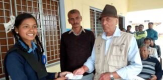 वीर पुरिया नैथानी ट्रस्ट ने मेधावी विद्यार्थियों को दी छात्रवृत्ति