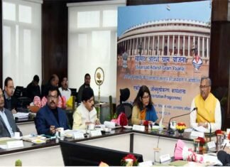 उत्तराखण्ड: मुख्यमंत्री ने की सांसदों द्वारा गोद लिए गांवों की समीक्षा सांसद आदर्श ग्राम योजना