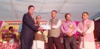 संस्कृत छात्र प्रतियोगिताओं के उत्कृष्ट संयोजन के लिए डॉ. चंडी प्रसाद घिल्डियाल को किया सम्मानित sanskrit-pratiyogitayen